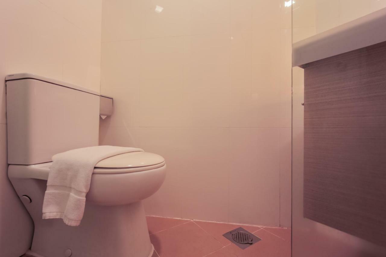 Hotel Reddoorz Premium @ Balestier Singapur Pokoj fotografie
