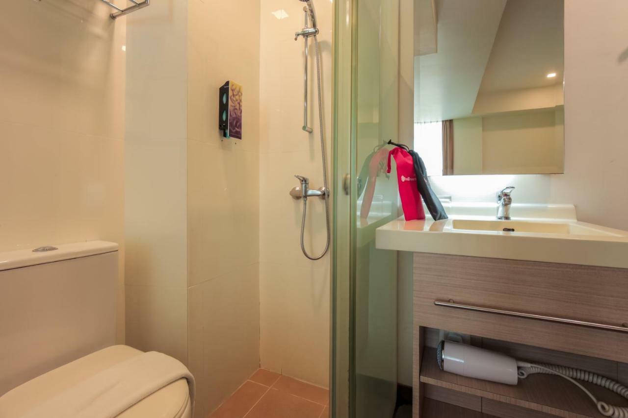 Hotel Reddoorz Premium @ Balestier Singapur Pokoj fotografie